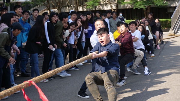 輔大運動會拔河賽  在傳統中增添新花樣